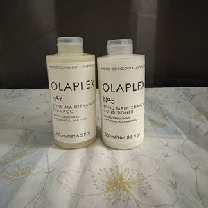 OLAPLEX No.4 and No.5 Bond Maintenance Duo